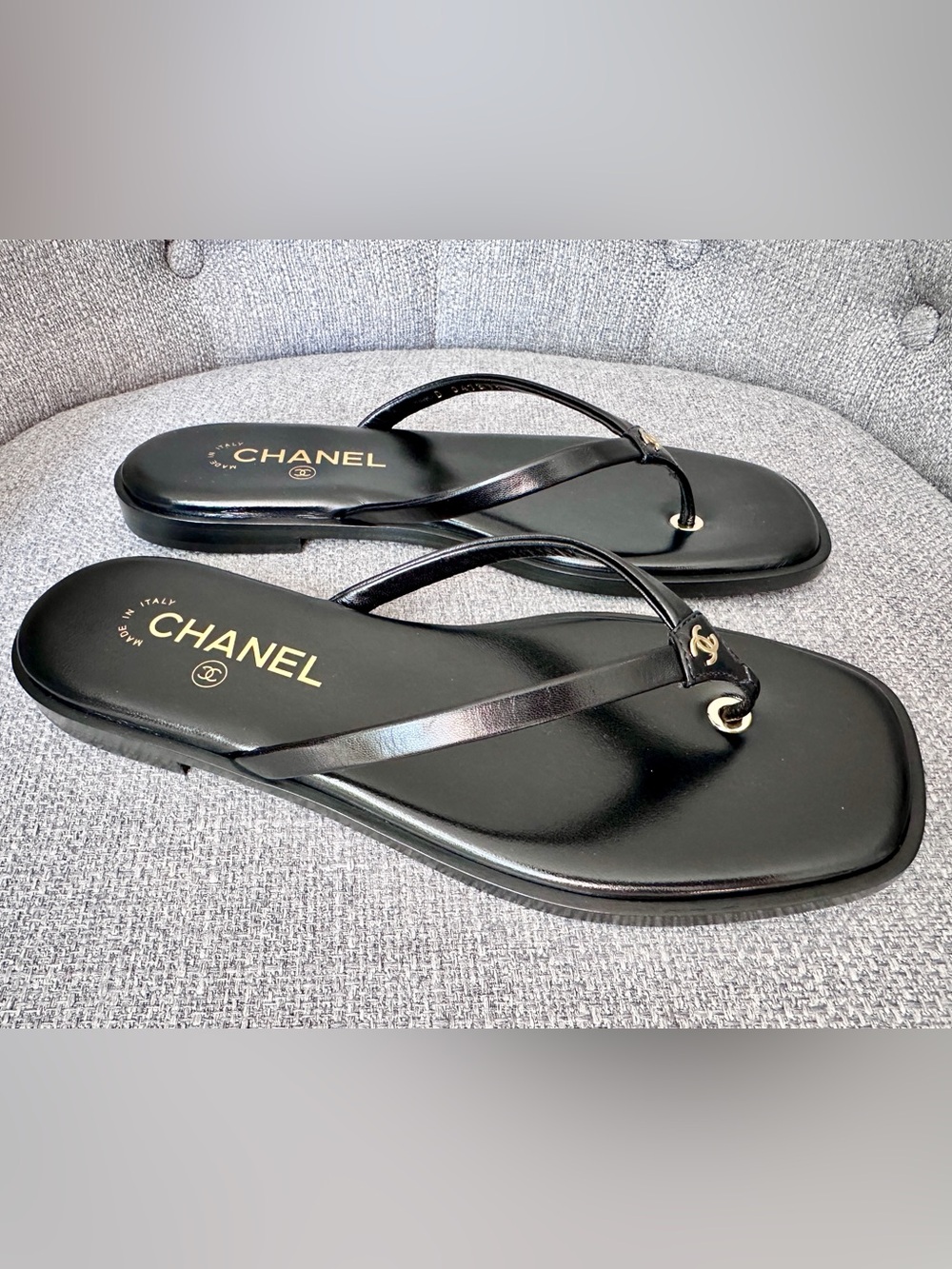 NEW BLAZY CHANEL Black leather GOLD CC Logo FLIP FLOP Slides Flat Sandals 38.5 - Picture 2 of 16